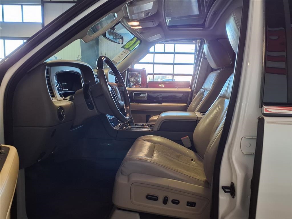 Lincoln Navigator 2WD 4dr Select 2016