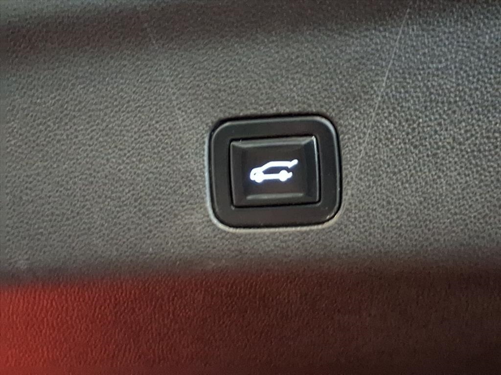 Chevrolet Suburban 4WD 4dr RST 2022