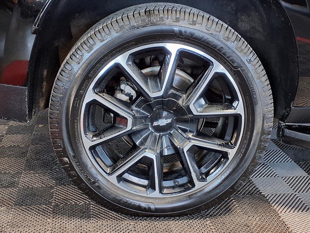 Chevrolet Suburban 4WD 4dr RST 2022