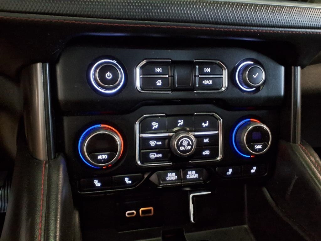 Chevrolet Suburban 4WD 4dr RST 2022