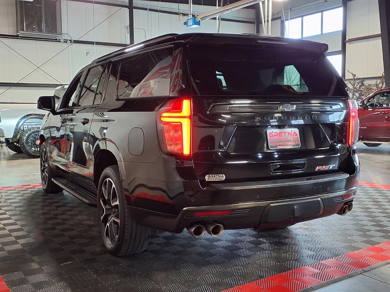 Chevrolet Suburban 4WD 4dr RST 2022