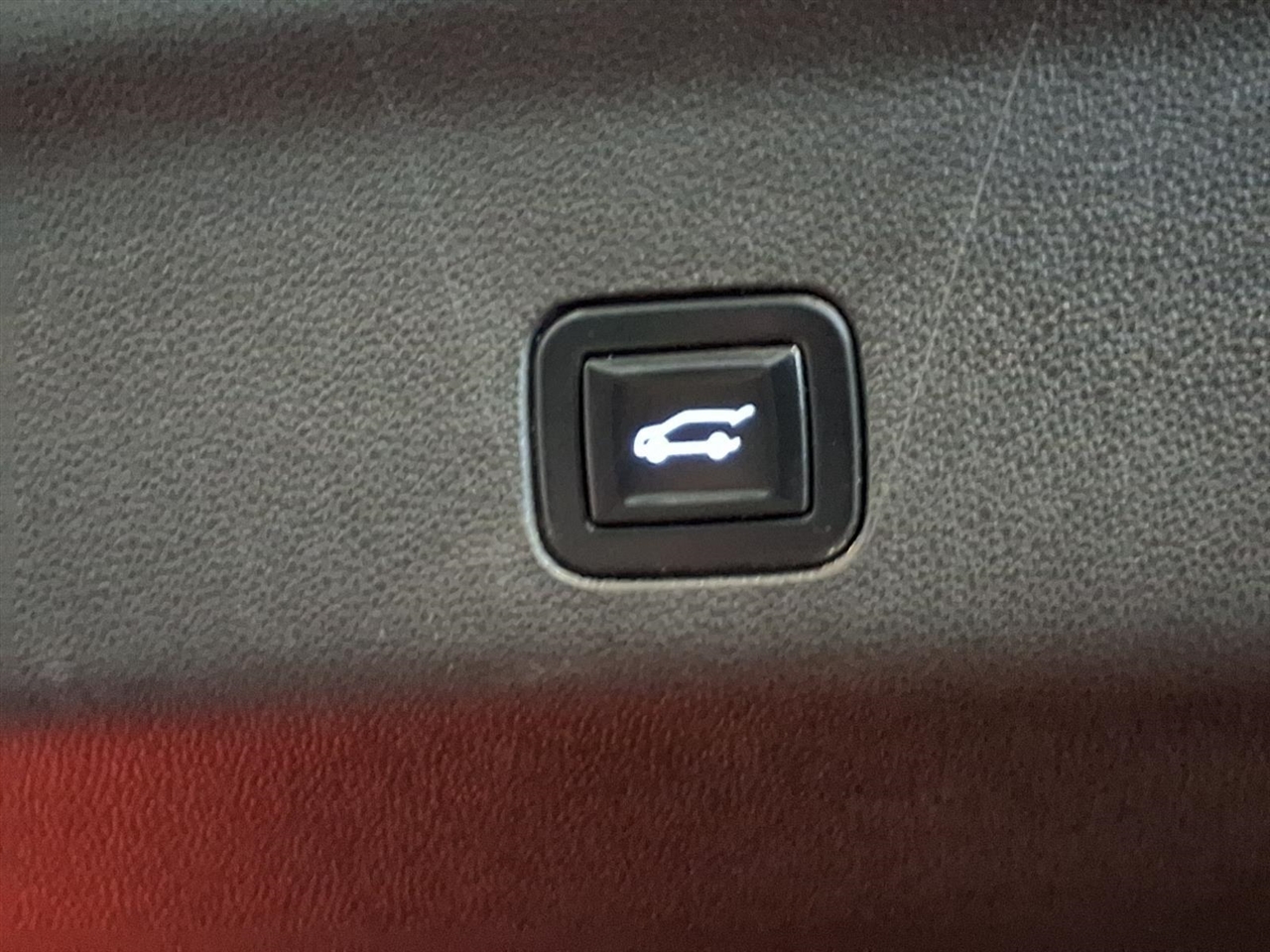 Chevrolet Suburban 4WD 4dr RST 2022