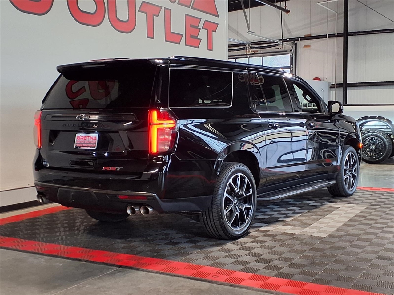 Chevrolet Suburban 4WD 4dr RST 2022