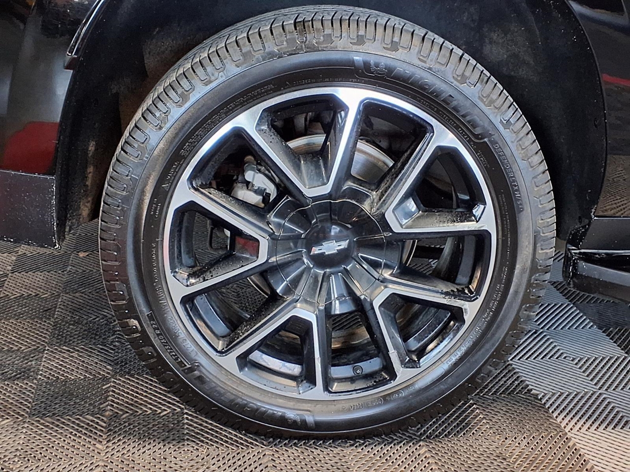 Chevrolet Suburban 4WD 4dr RST 2022