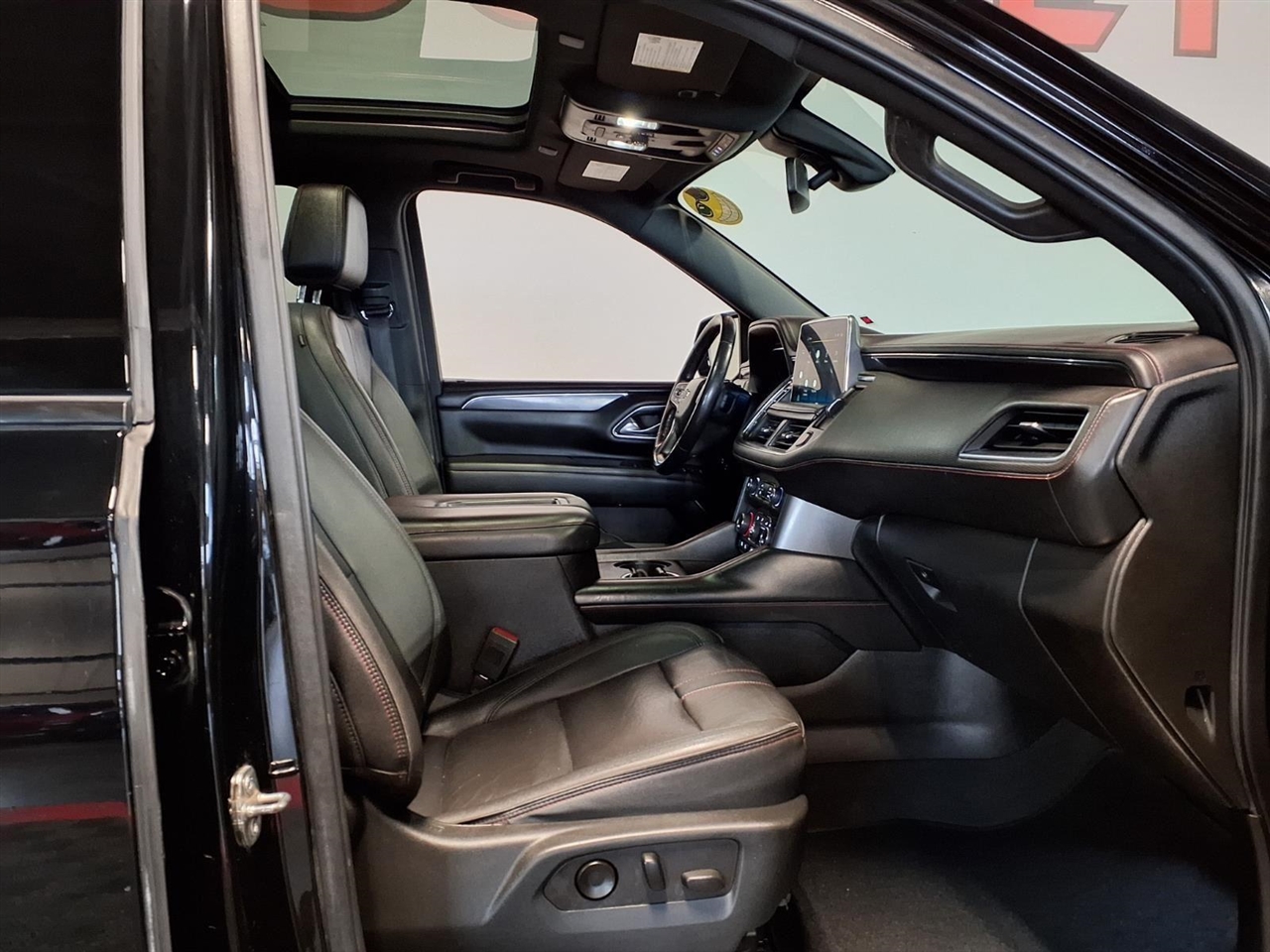 Chevrolet Suburban 4WD 4dr RST 2022