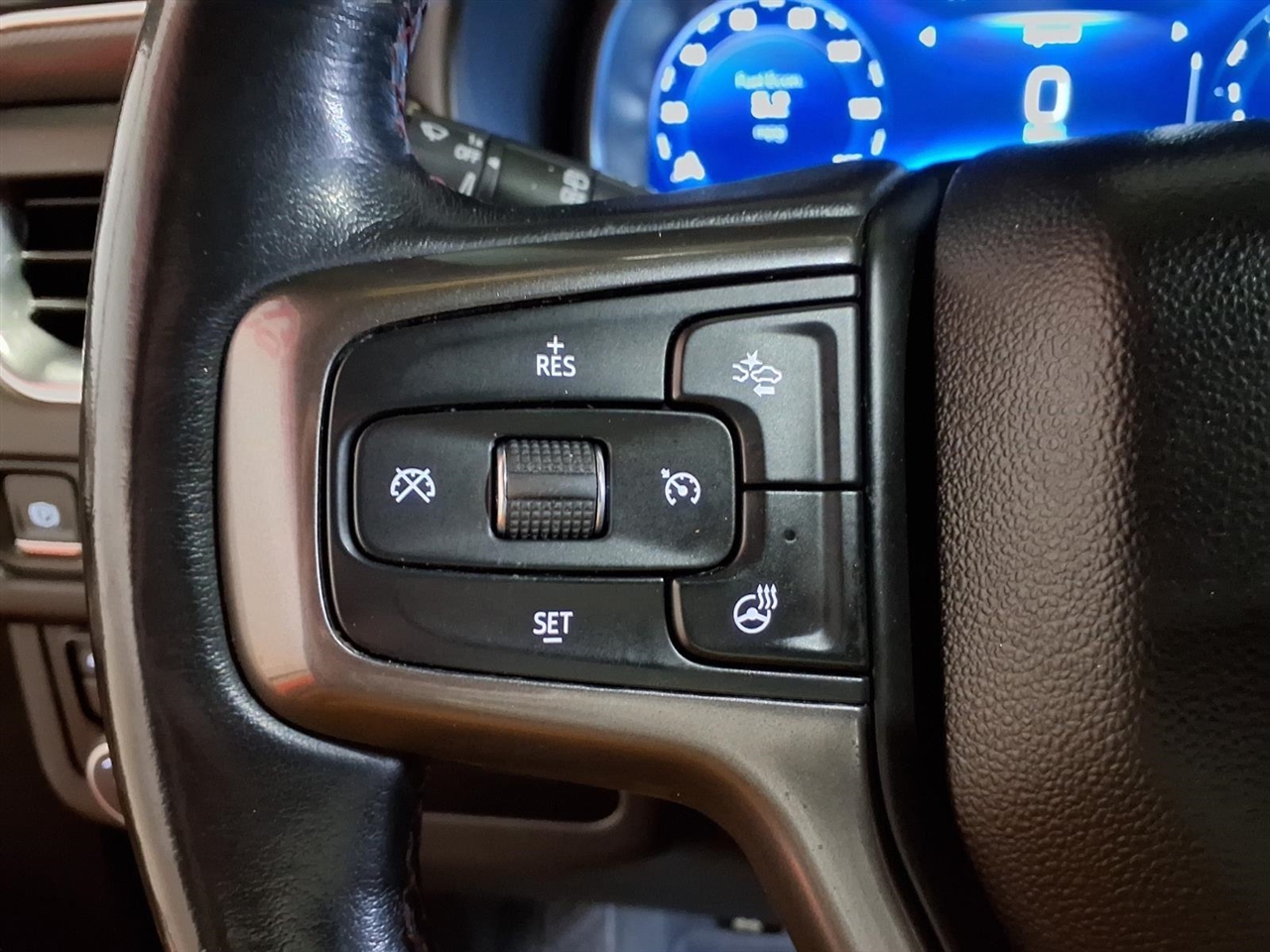 Chevrolet Suburban 4WD 4dr RST 2022