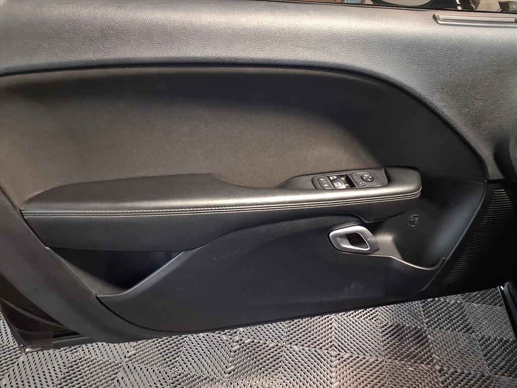 Dodge Challenger SXT Coupe 2017