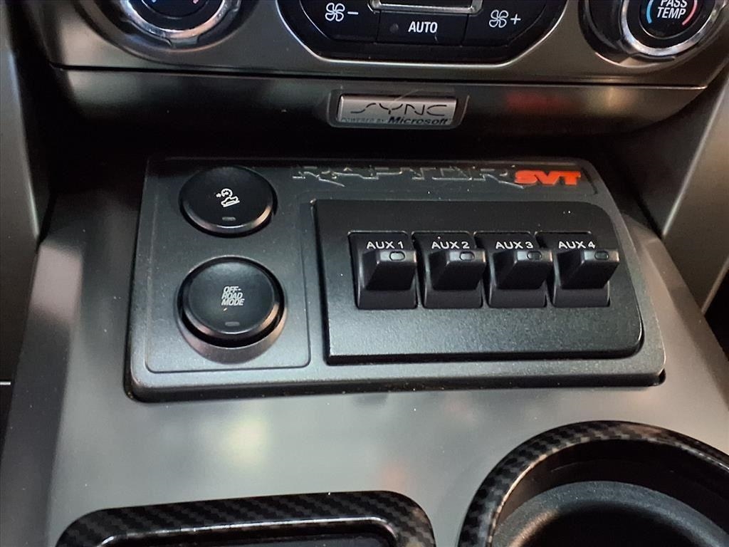 Ford F-150 4WD SuperCrew 145" SVT Raptor 2014