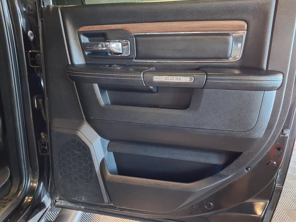 RAM 1500 Laramie 4x4 Crew Cab 5'7" Box 2017