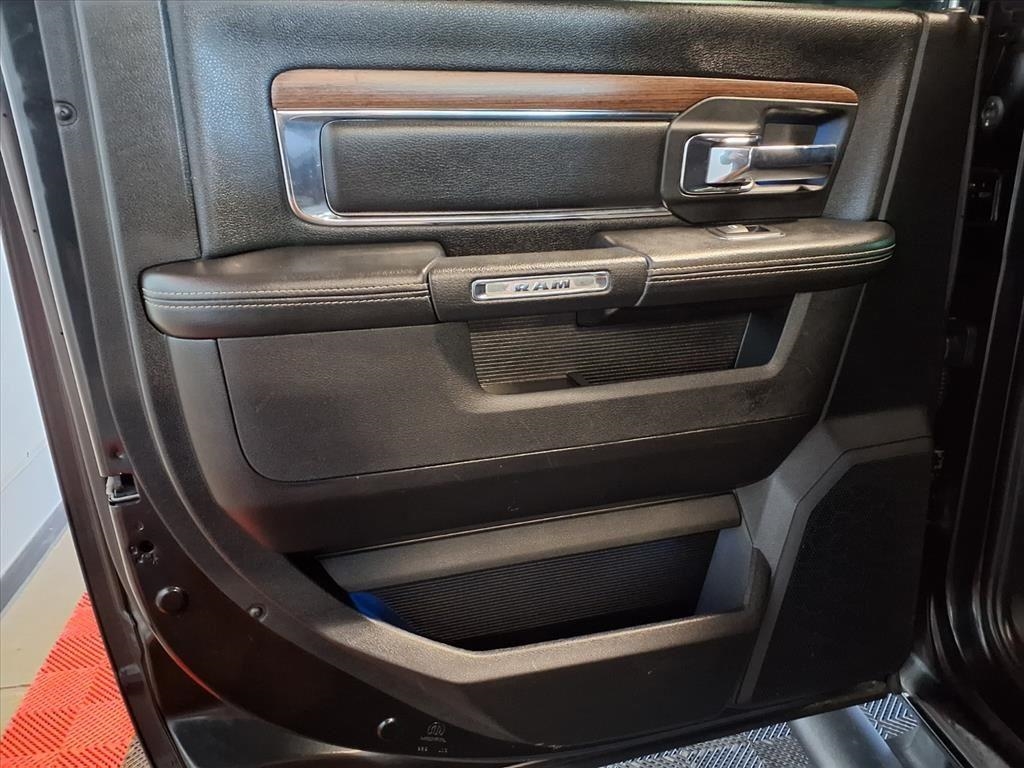 RAM 1500 Laramie 4x4 Crew Cab 5'7" Box 2017