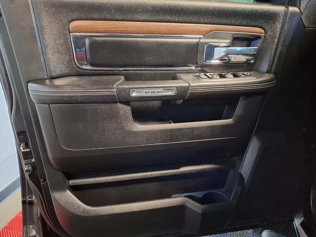 RAM 1500 Laramie 4x4 Crew Cab 5'7" Box 2017