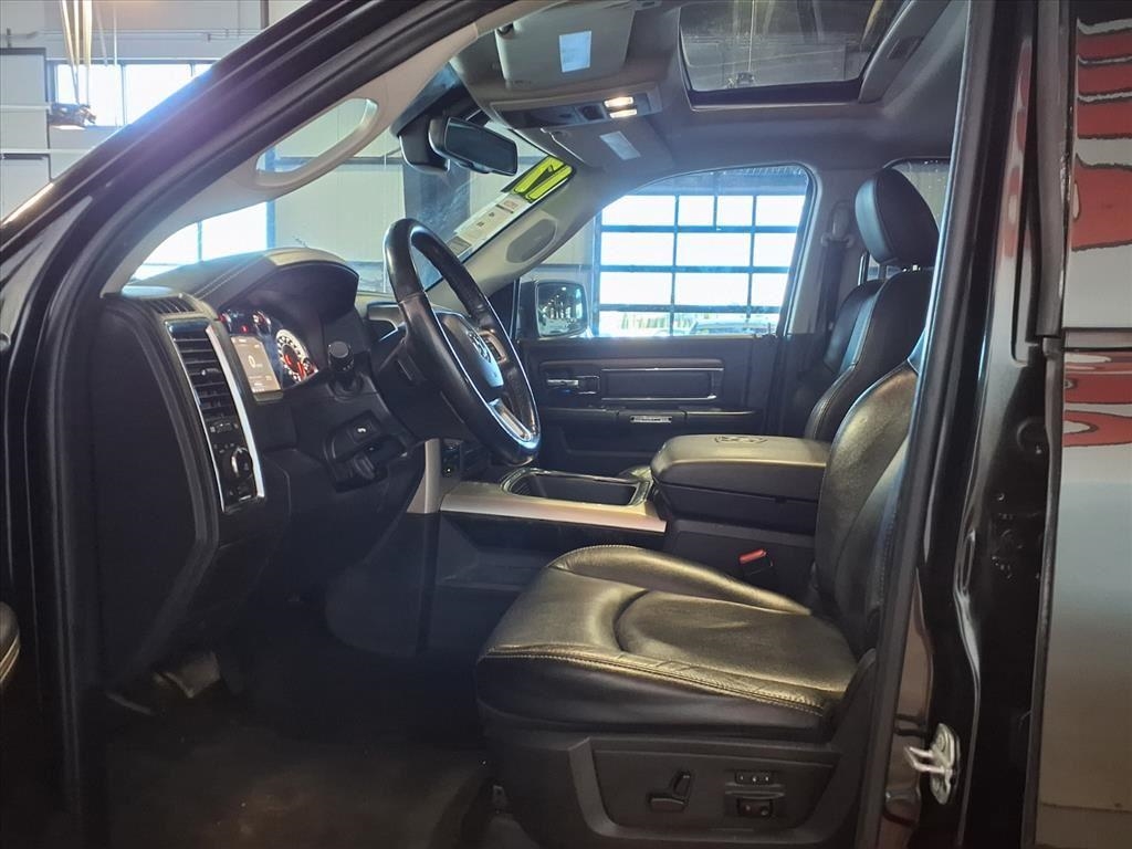 RAM 1500 Laramie 4x4 Crew Cab 5'7" Box 2017