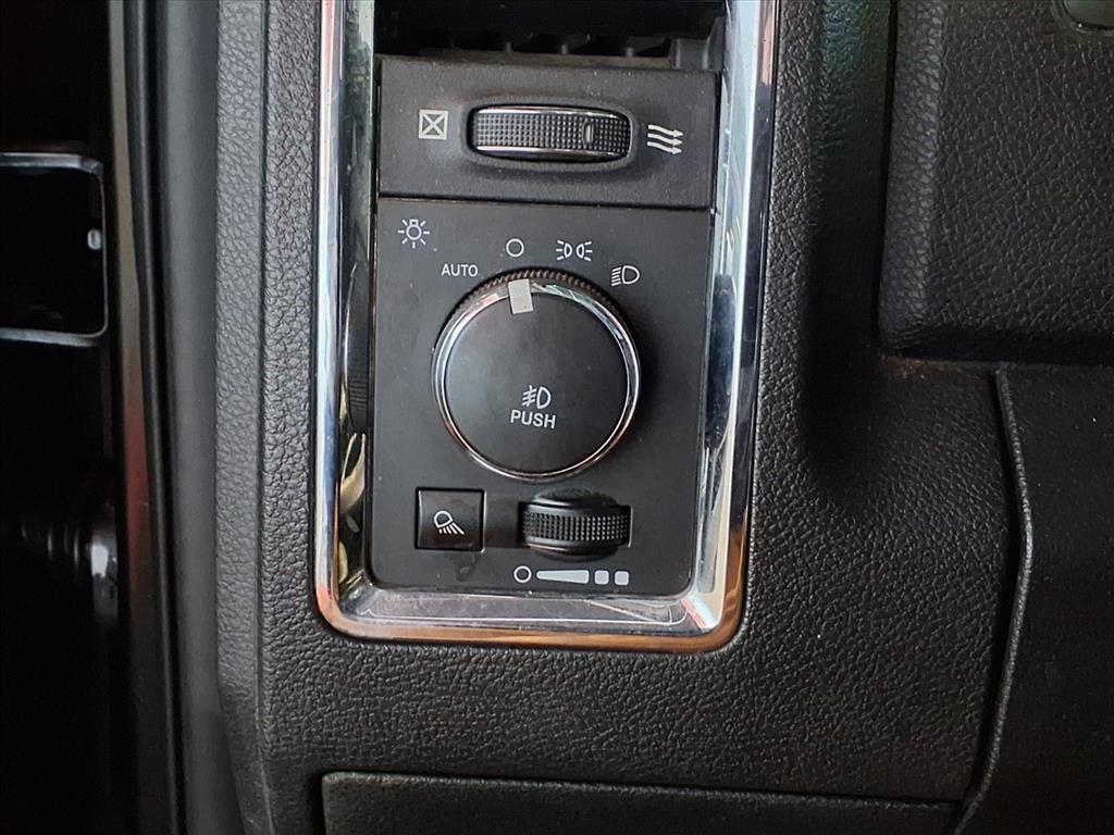 RAM 1500 Laramie 4x4 Crew Cab 5'7" Box 2017