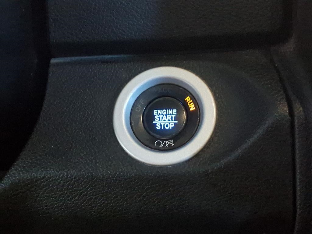 RAM 1500 Laramie 4x4 Crew Cab 5'7" Box 2017