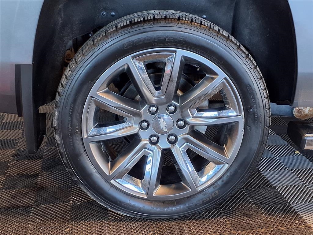 Chevrolet Suburban 4WD 4dr 1500 LT 2019