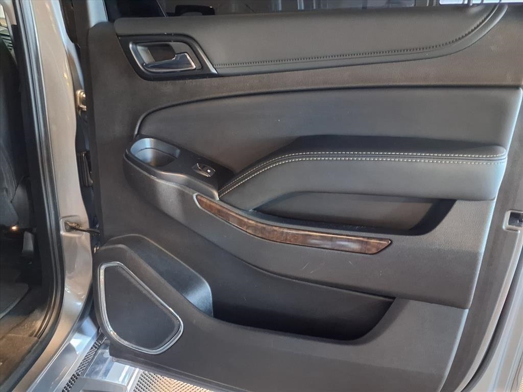 Chevrolet Suburban 4WD 4dr 1500 LT 2019