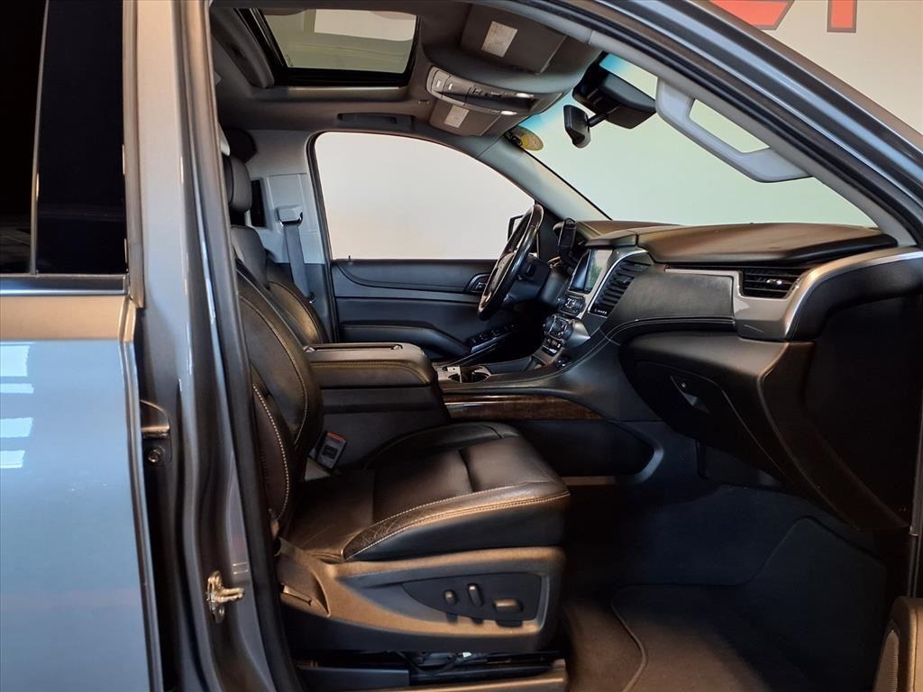 Chevrolet Suburban 4WD 4dr 1500 LT 2019