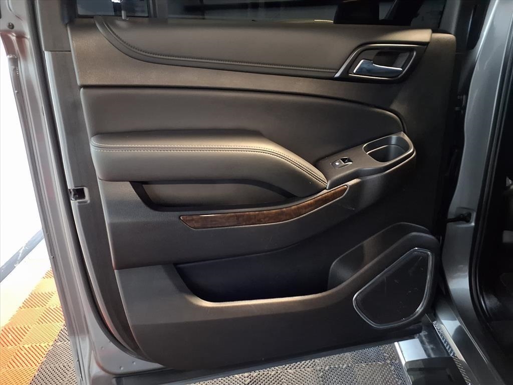 Chevrolet Suburban 4WD 4dr 1500 LT 2019