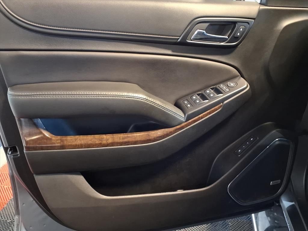 Chevrolet Suburban 4WD 4dr 1500 LT 2019