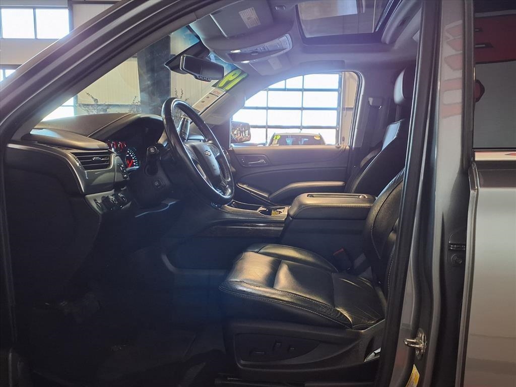 Chevrolet Suburban 4WD 4dr 1500 LT 2019