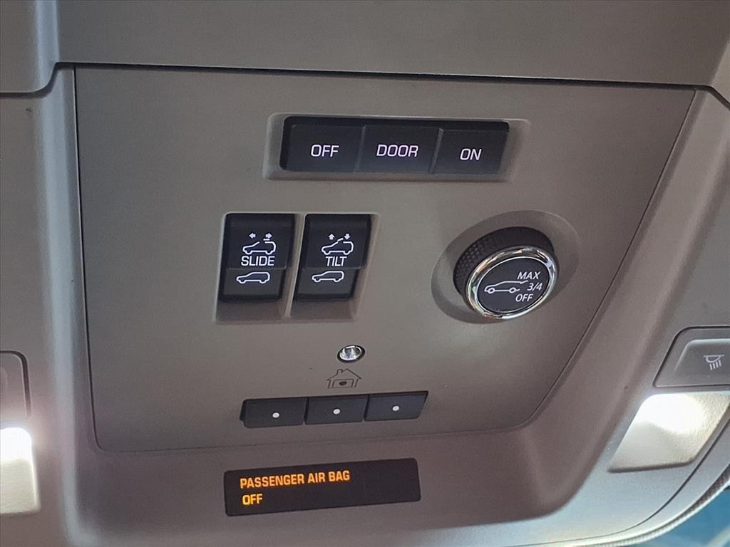 Chevrolet Suburban 4WD 4dr 1500 LT 2019