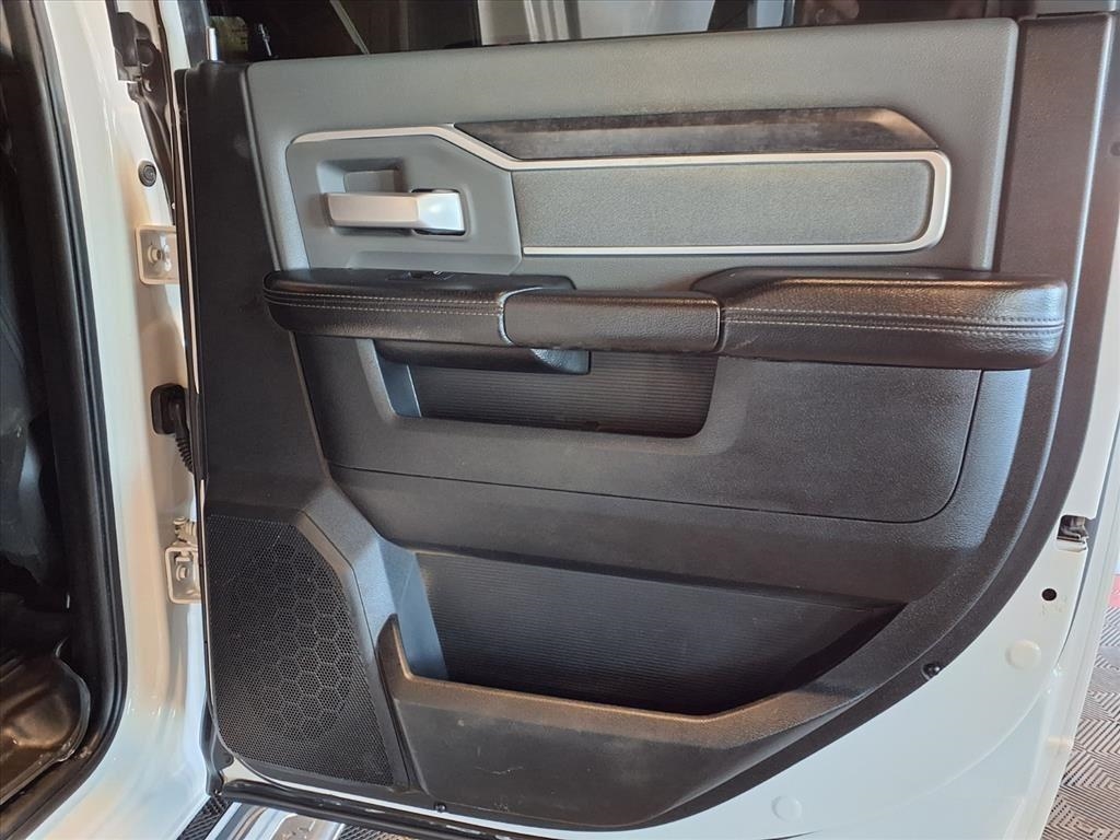 RAM 2500 Big Horn 4x4 Crew Cab 6'4" Box 2021