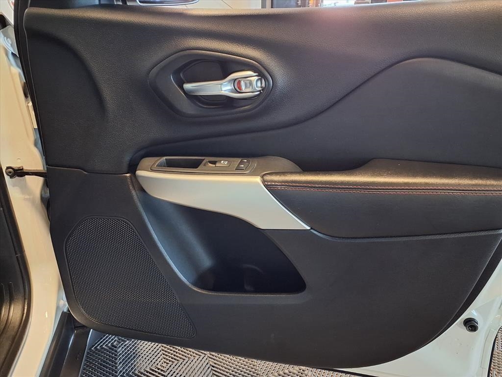 Jeep Cherokee Trailhawk 4x4 *Ltd Avail* 2017