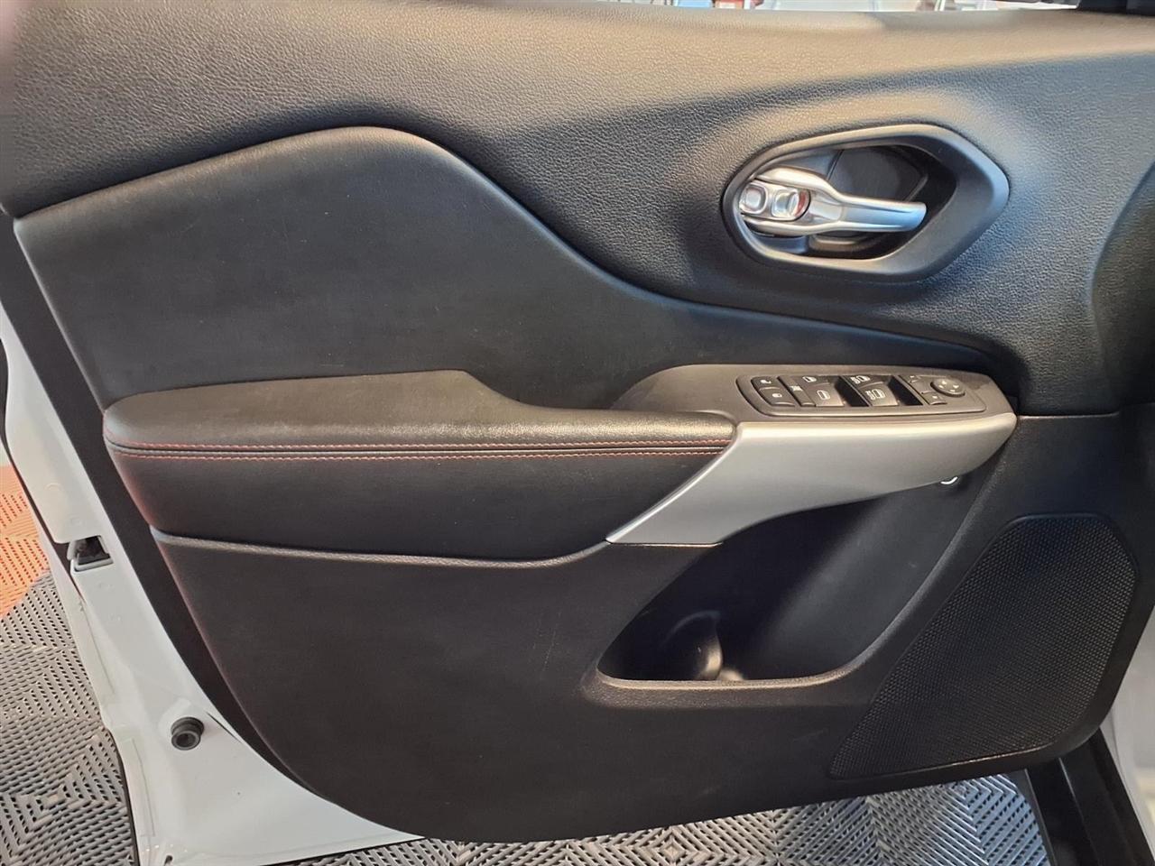 Jeep Cherokee Trailhawk 4x4 *Ltd Avail* 2017