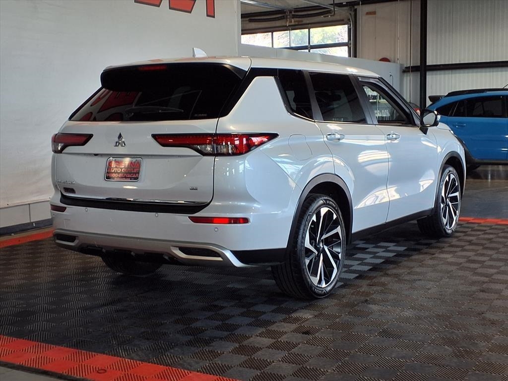 Mitsubishi Outlander SE Launch Edition S-AWC 2022