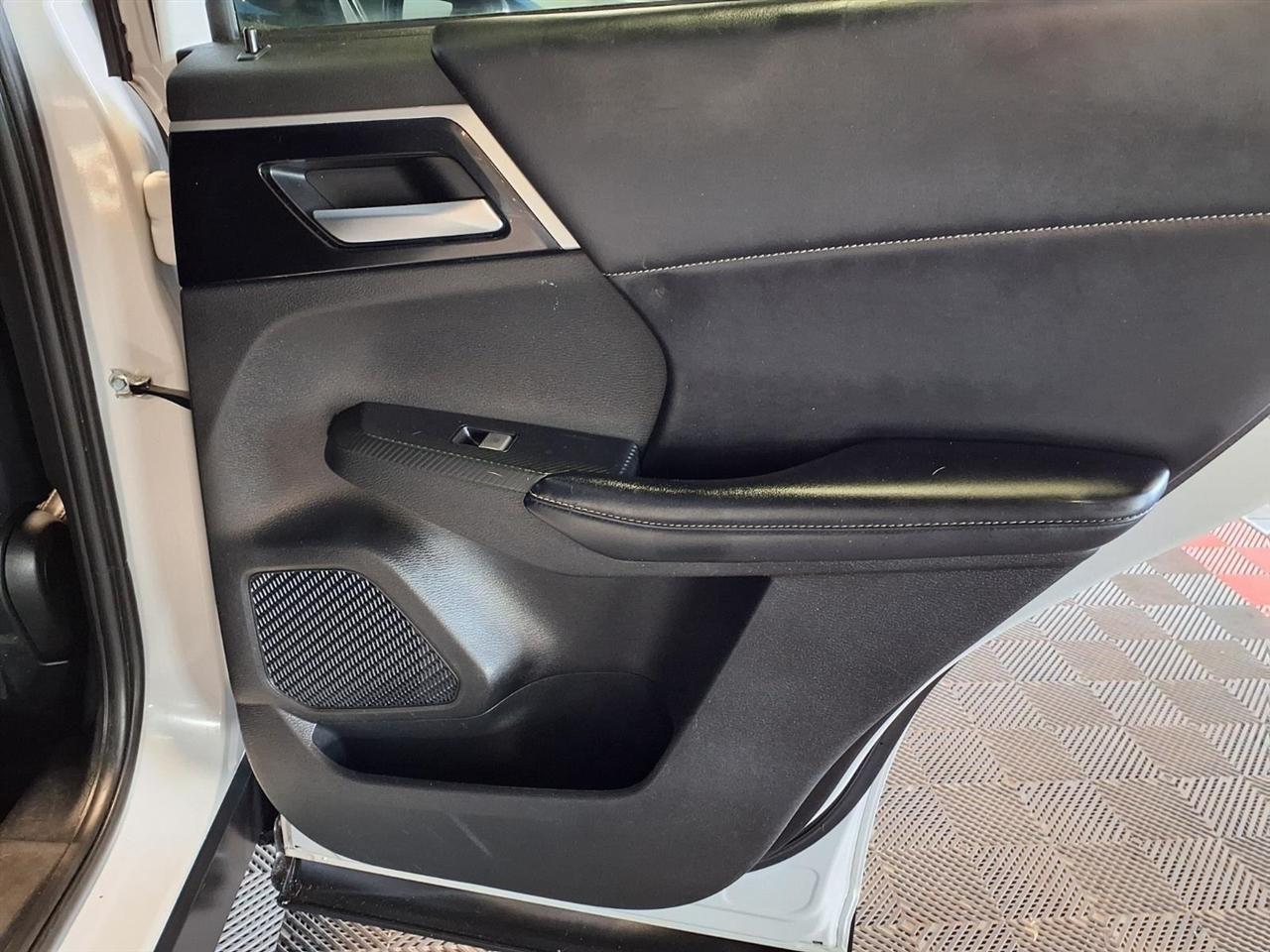 Mitsubishi Outlander SE Launch Edition S-AWC 2022