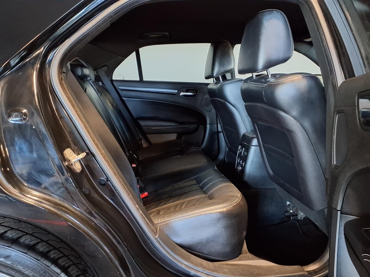 Chrysler 300 4dr Sdn 300S RWD 2013