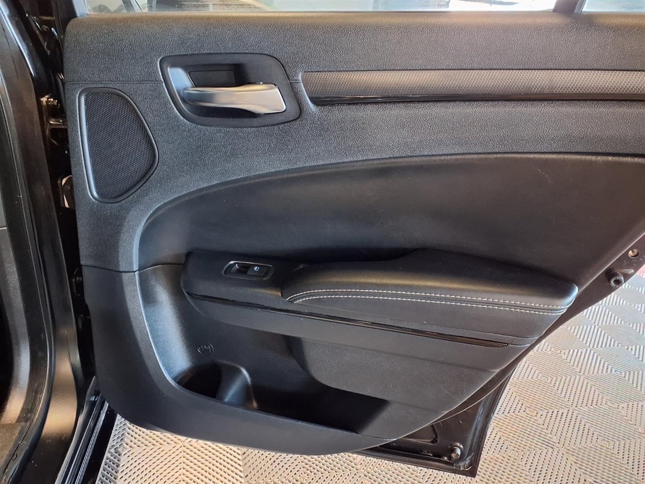 Chrysler 300 4dr Sdn 300S RWD 2013