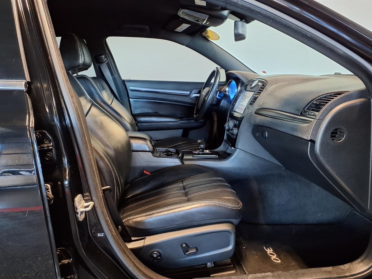 Chrysler 300 4dr Sdn 300S RWD 2013