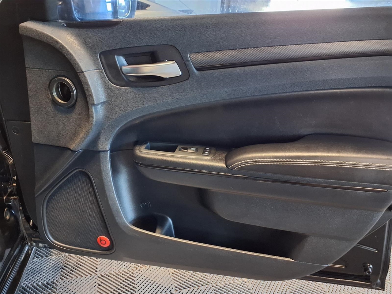 Chrysler 300 4dr Sdn 300S RWD 2013