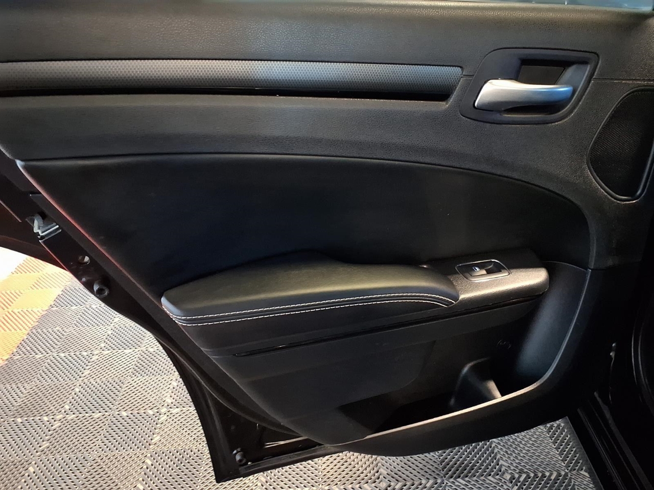 Chrysler 300 4dr Sdn 300S RWD 2013