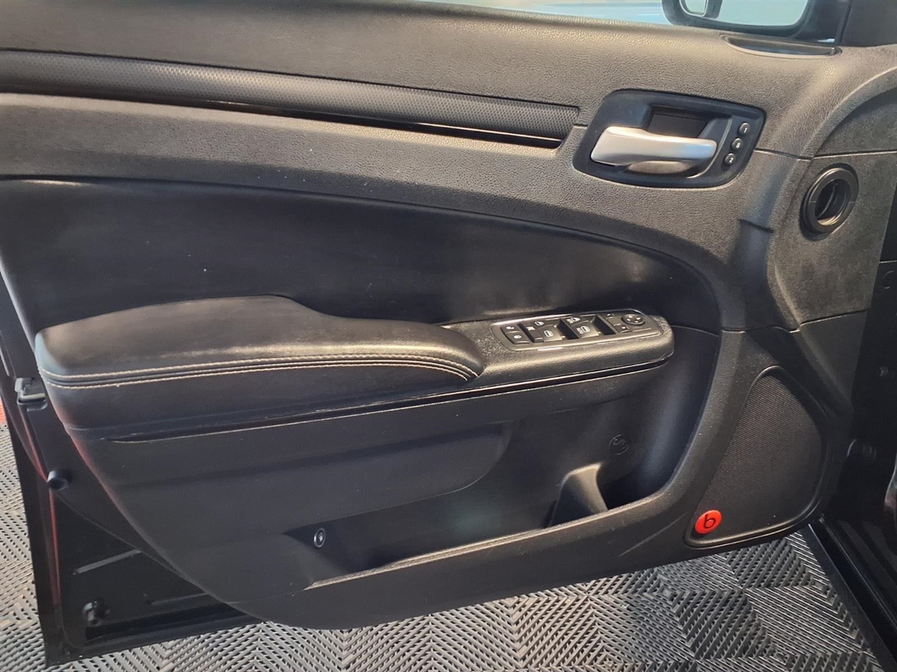 Chrysler 300 4dr Sdn 300S RWD 2013