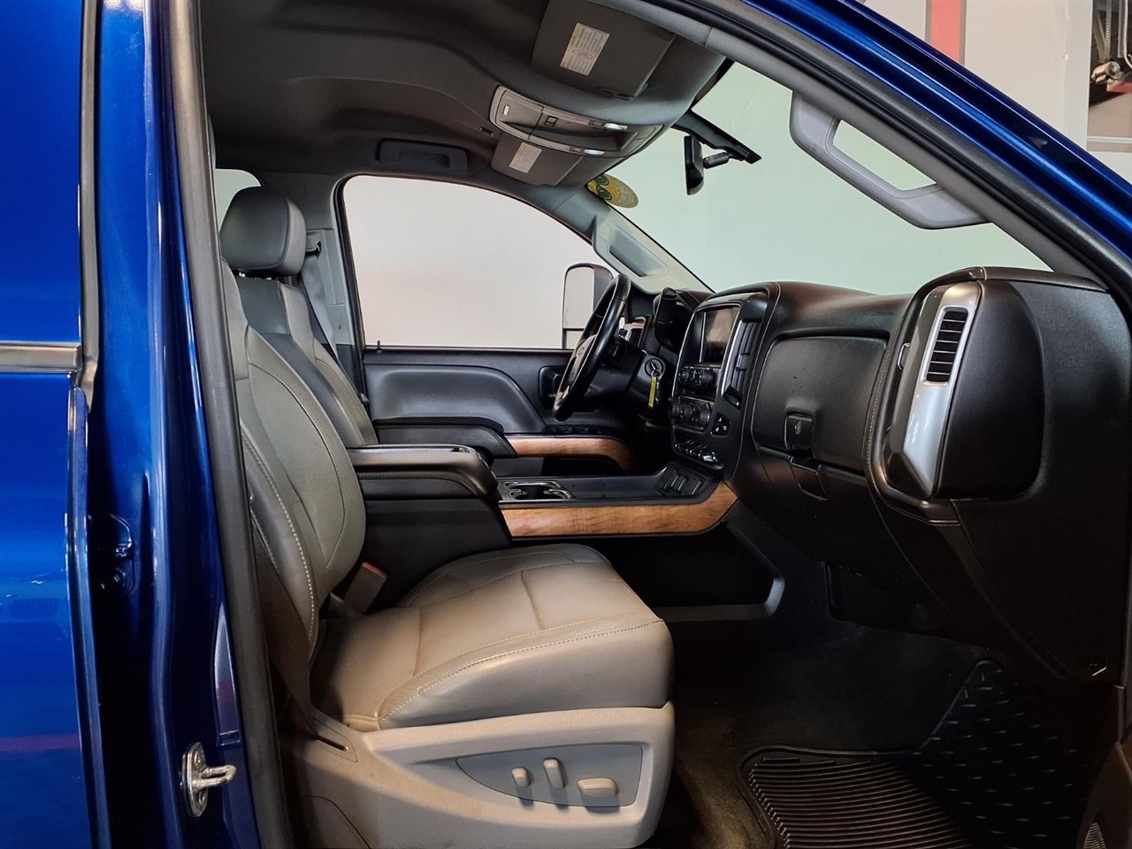 Chevrolet Silverado 2500HD 4WD Crew Cab 153.7" LTZ 2015