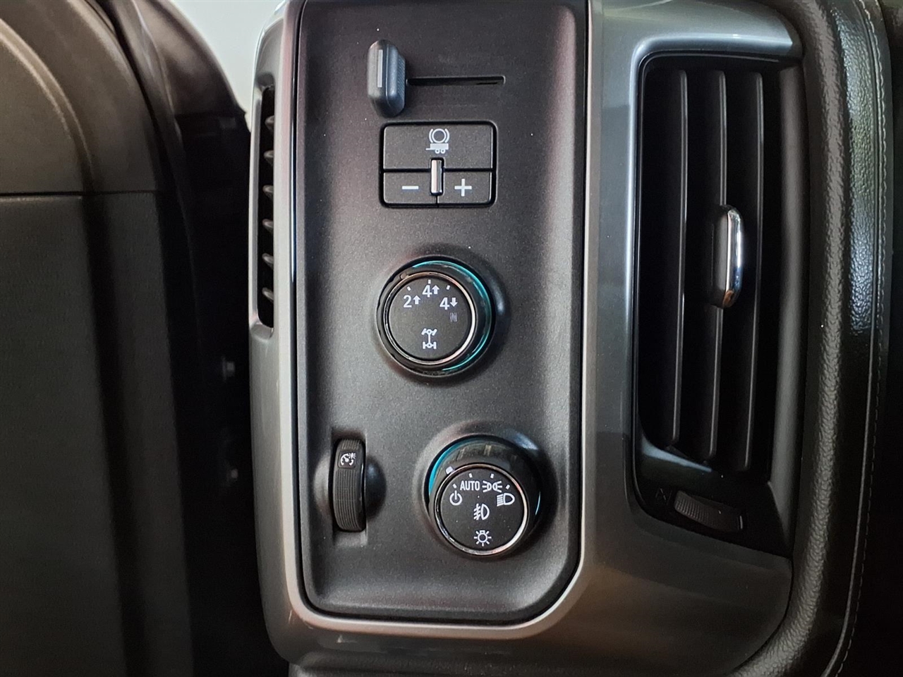 Chevrolet Silverado 2500HD 4WD Crew Cab 153.7" LTZ 2015