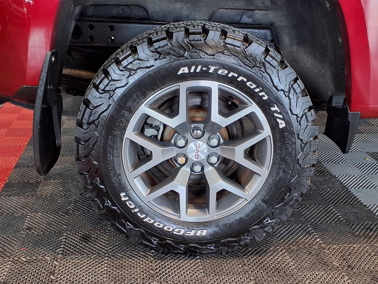 GMC Canyon 4WD Crew Cab 140.5" All Terrain w/Cloth 2018