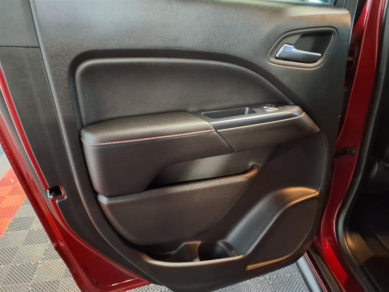 GMC Canyon 4WD Crew Cab 140.5" All Terrain w/Cloth 2018