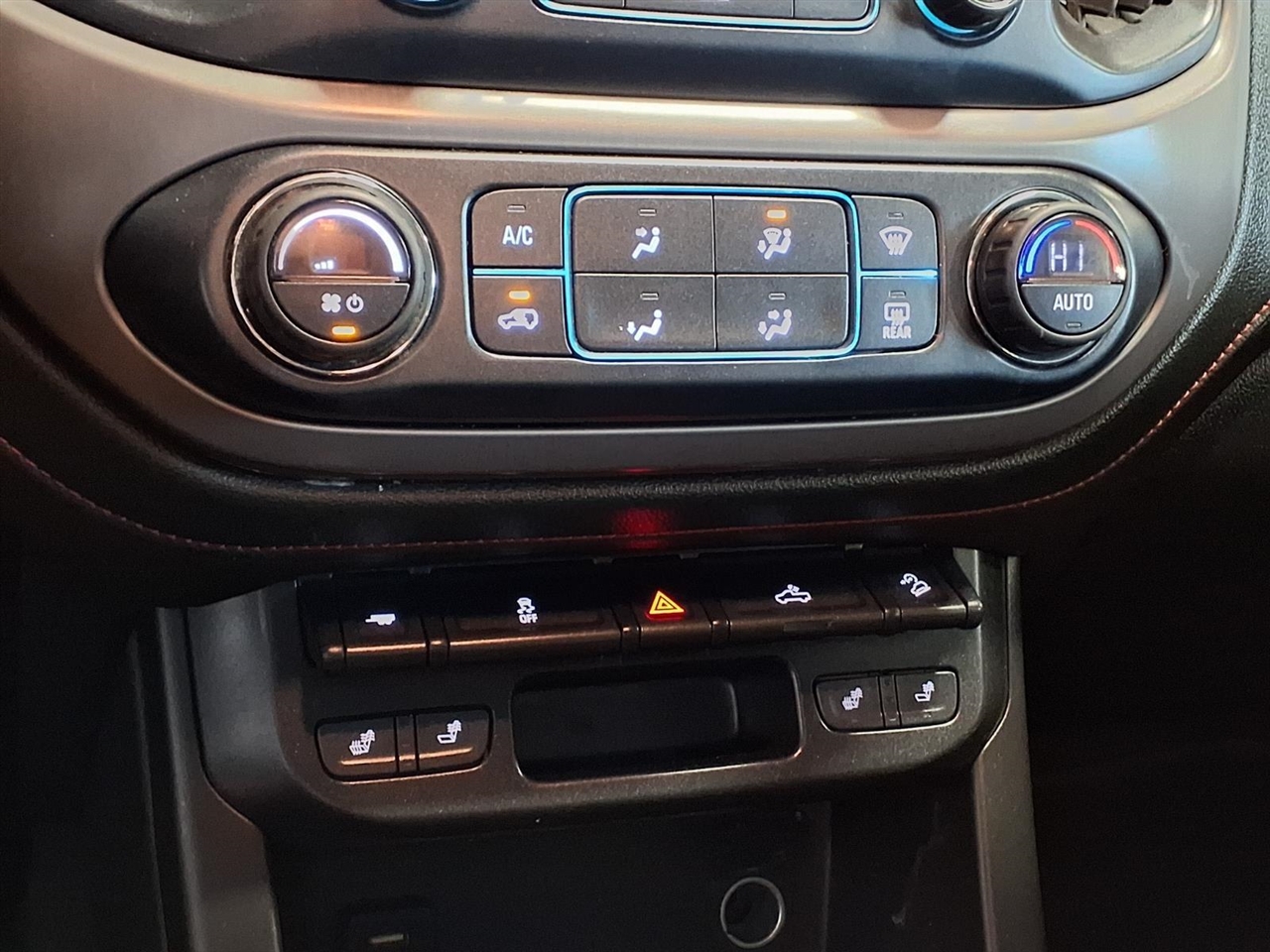 GMC Canyon 4WD Crew Cab 140.5" All Terrain w/Cloth 2018