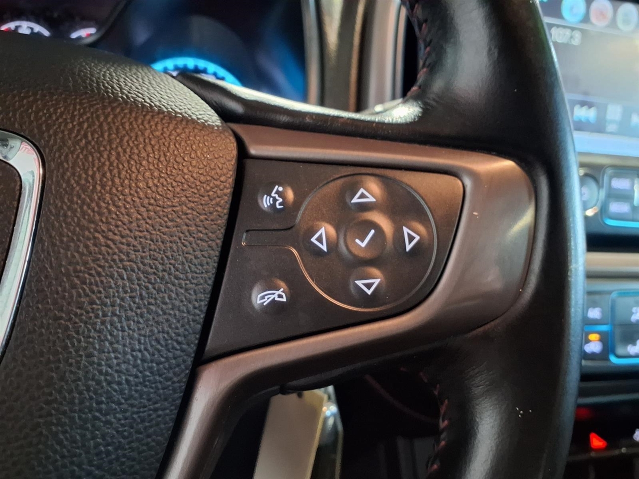 GMC Canyon 4WD Crew Cab 140.5" All Terrain w/Cloth 2018