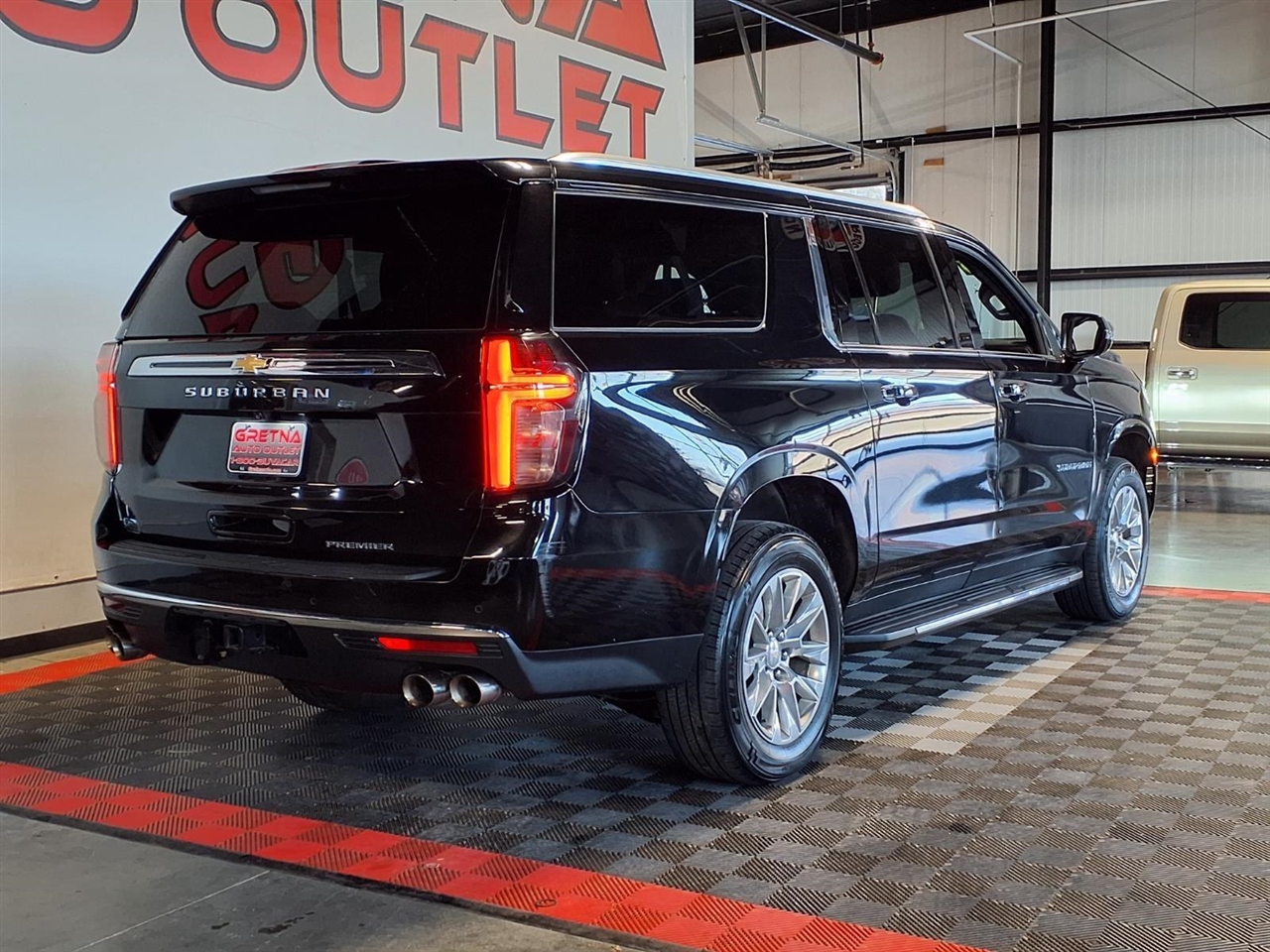 Chevrolet Suburban 4WD 4dr Premier 2023