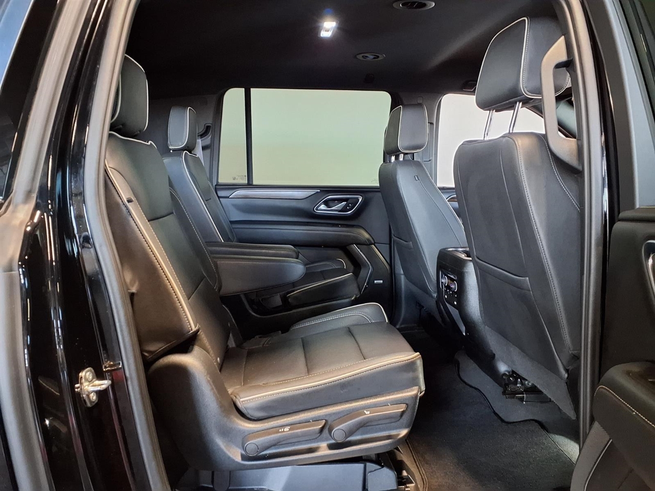 Chevrolet Suburban 4WD 4dr Premier 2023