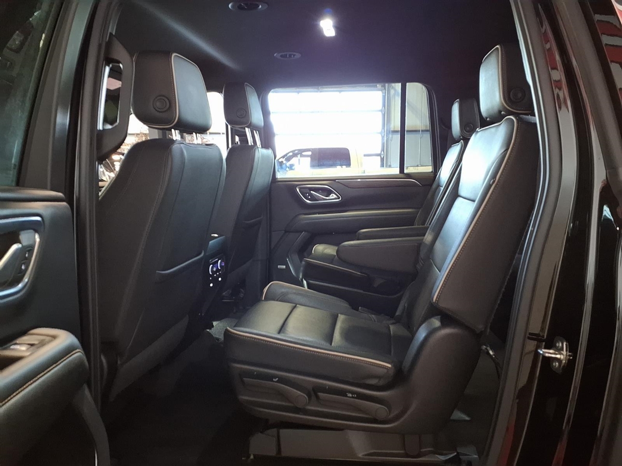 Chevrolet Suburban 4WD 4dr Premier 2023