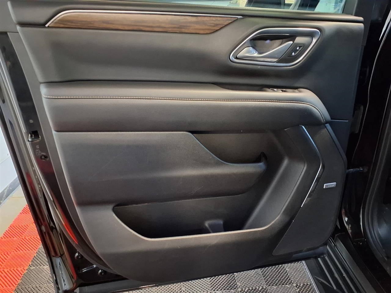 Chevrolet Suburban 4WD 4dr Premier 2023