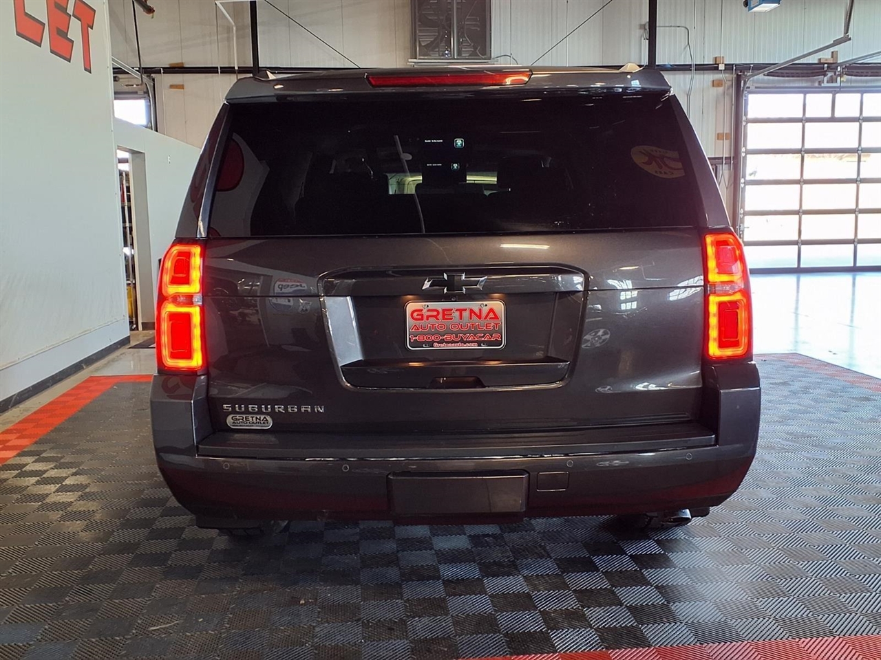 Chevrolet Suburban 4WD 4dr 1500 LT 2017