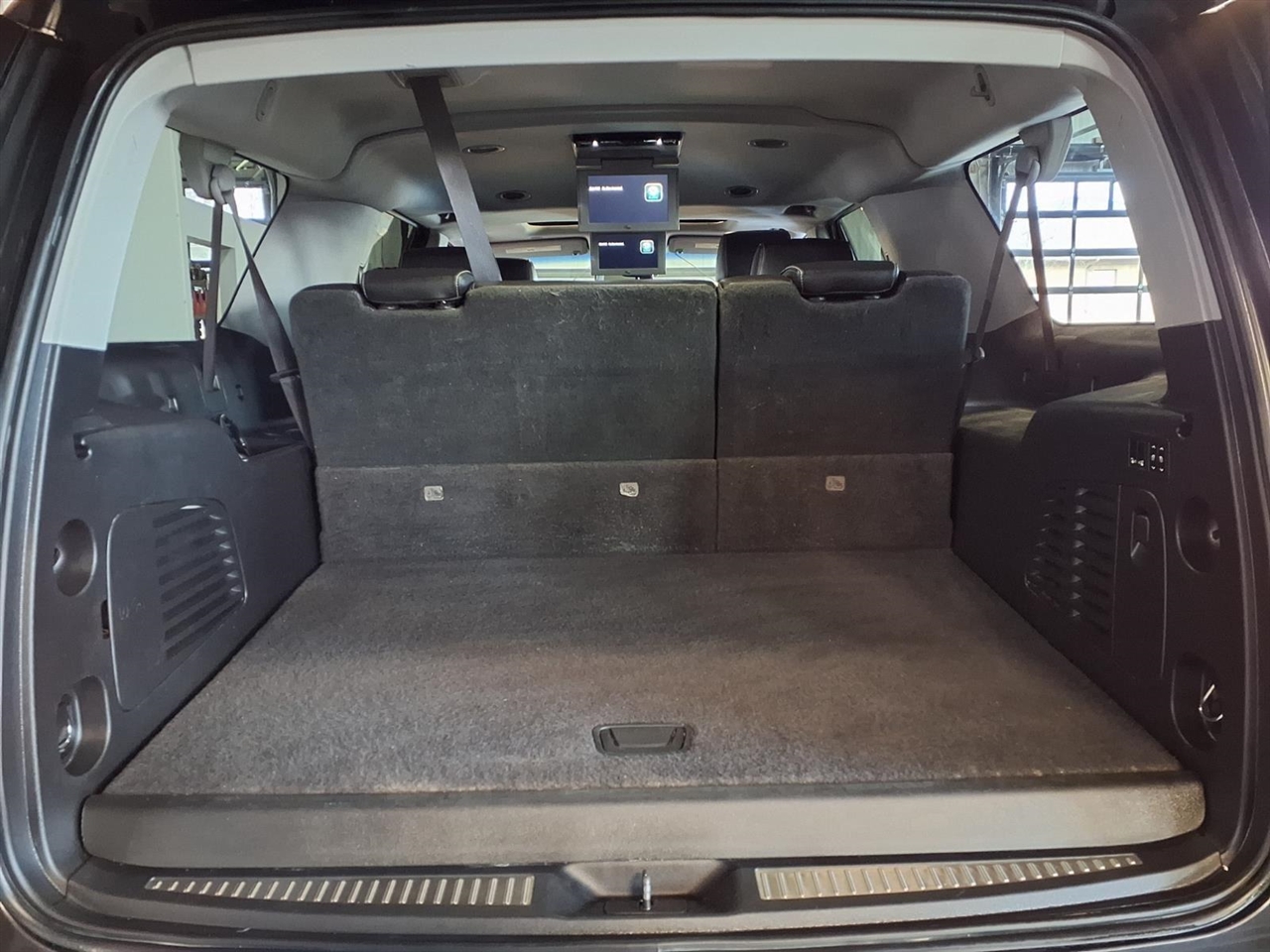 Chevrolet Suburban 4WD 4dr 1500 LT 2017