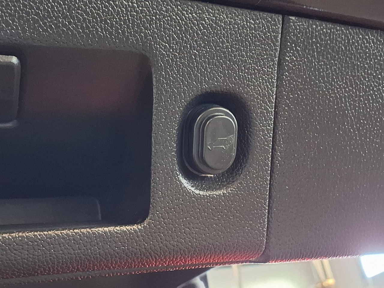 Chevrolet Suburban 4WD 4dr 1500 LT 2017