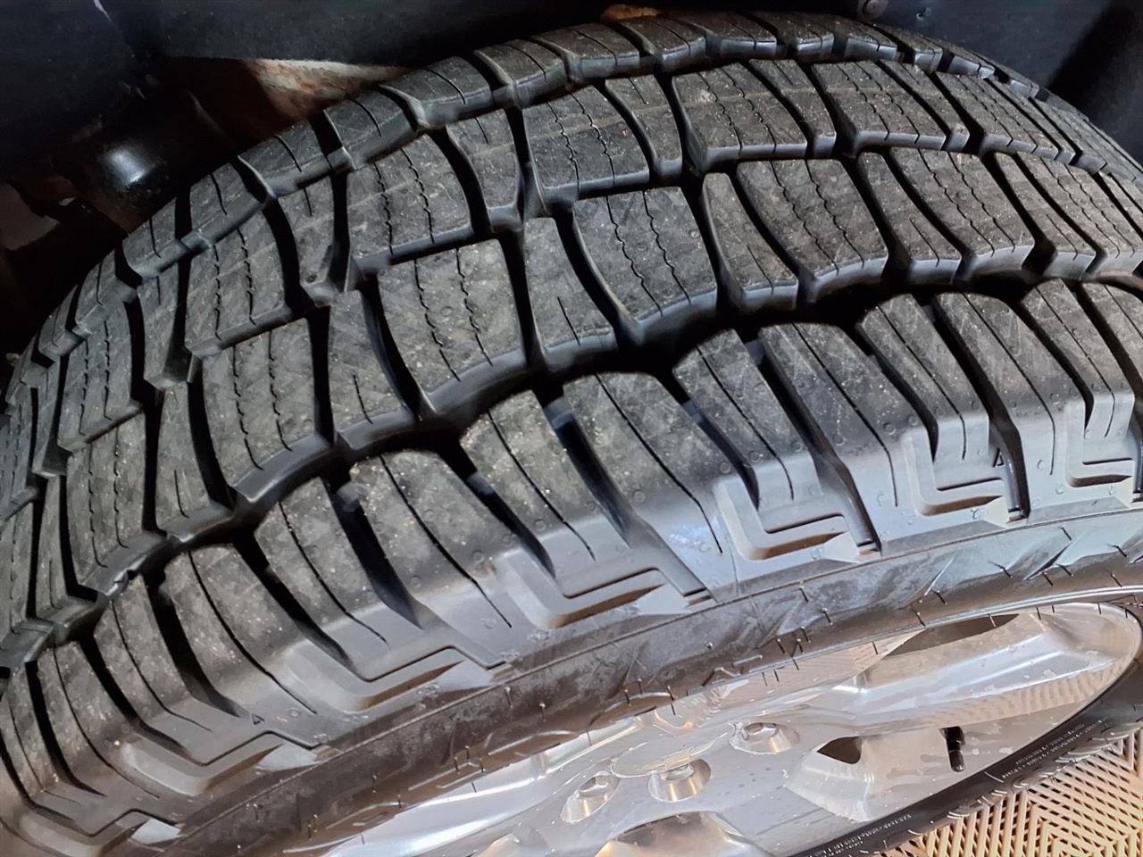 Chevrolet Suburban 4WD 4dr 1500 LT 2017